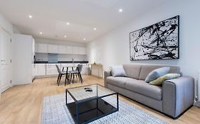 Stunning Luxury 2 Bedroom London Apartment